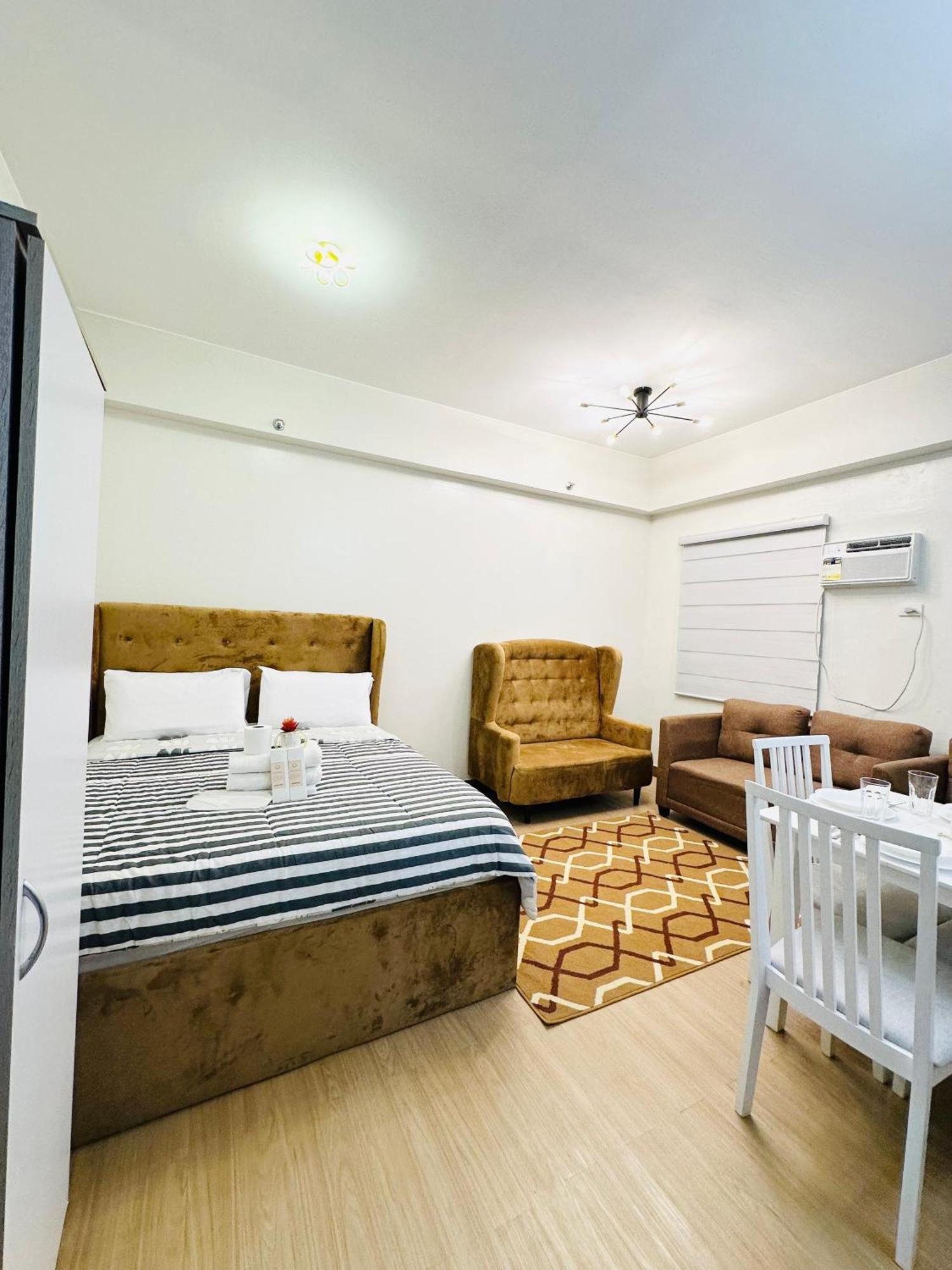 Starlight Suites Trece Martires Buitenkant foto