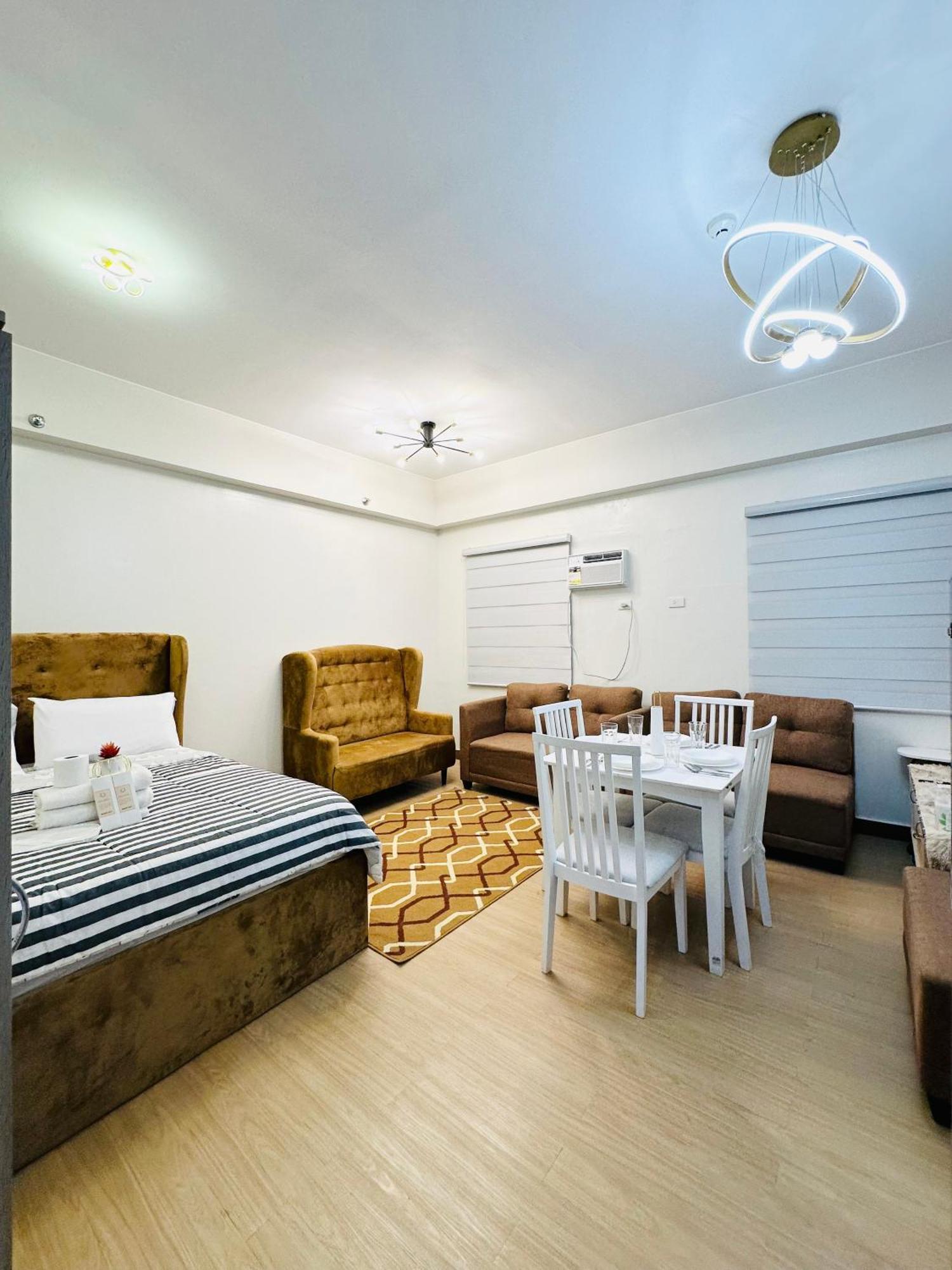 Starlight Suites Trece Martires Buitenkant foto