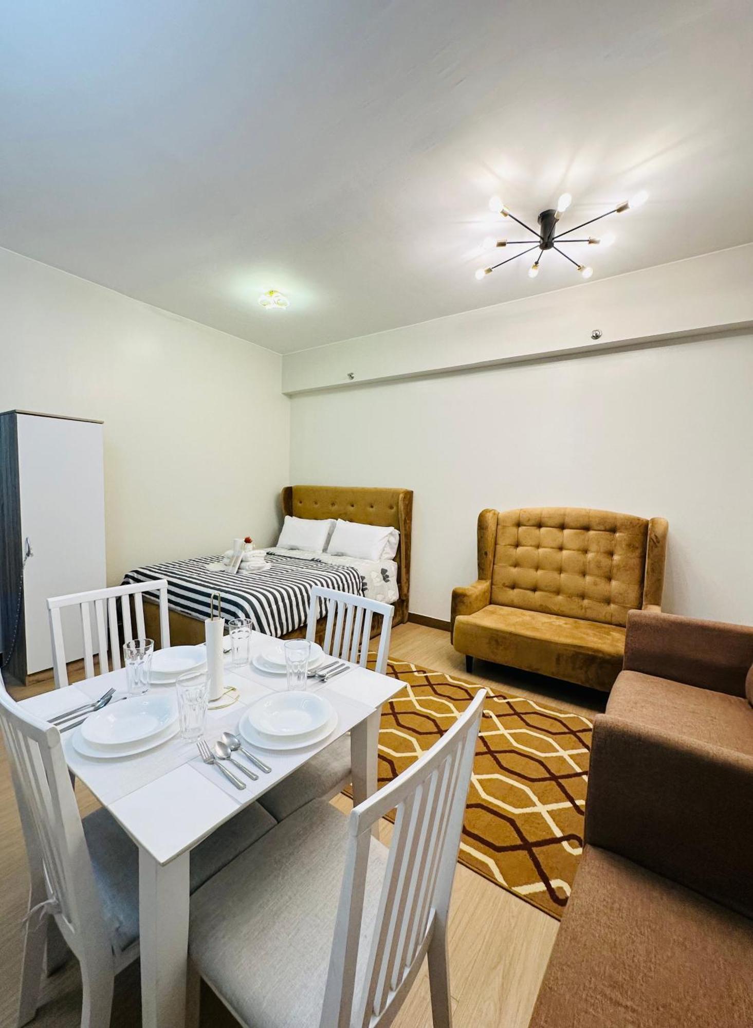Starlight Suites Trece Martires Buitenkant foto