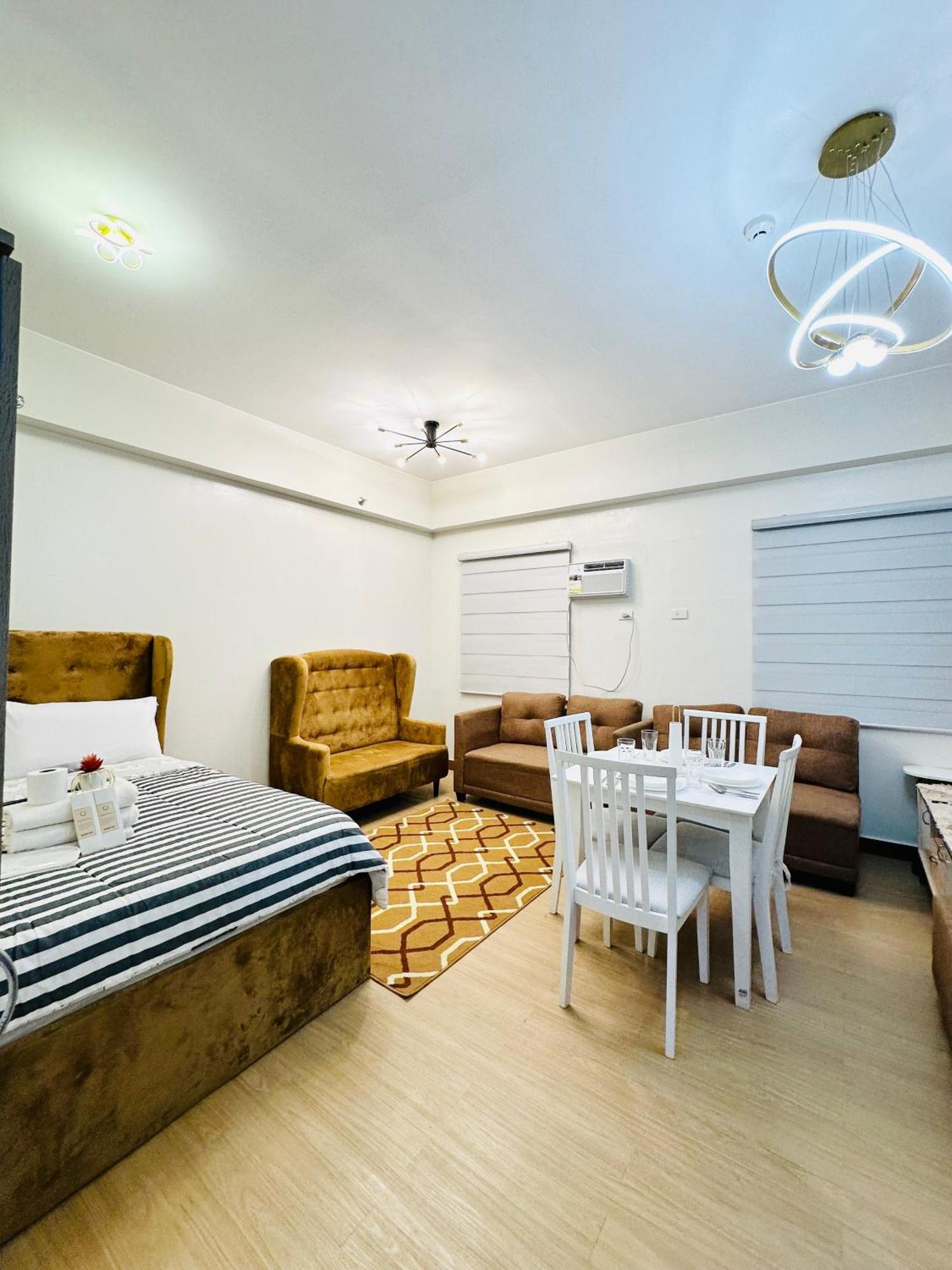 Starlight Suites Trece Martires Buitenkant foto