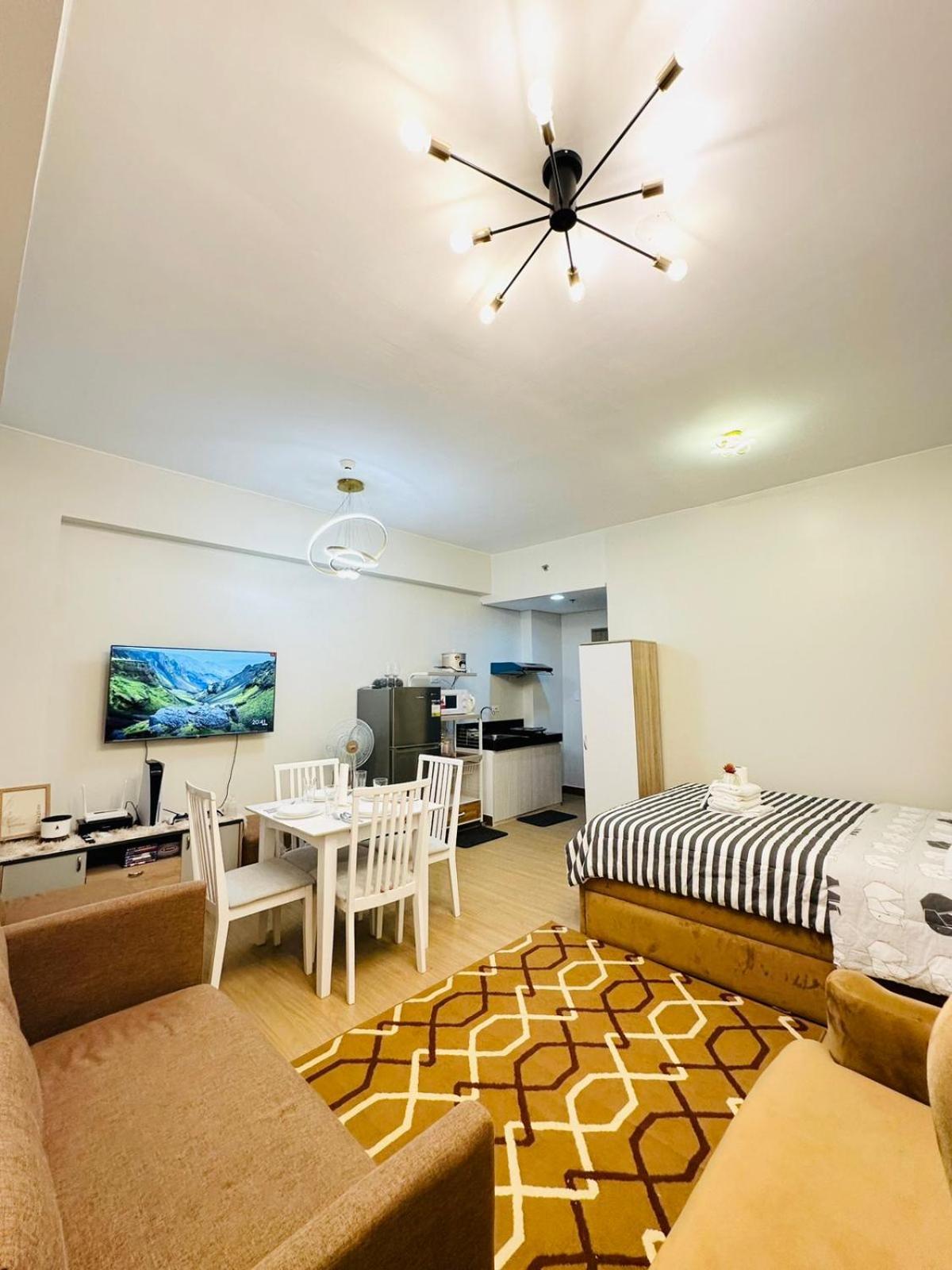 Starlight Suites Trece Martires Buitenkant foto