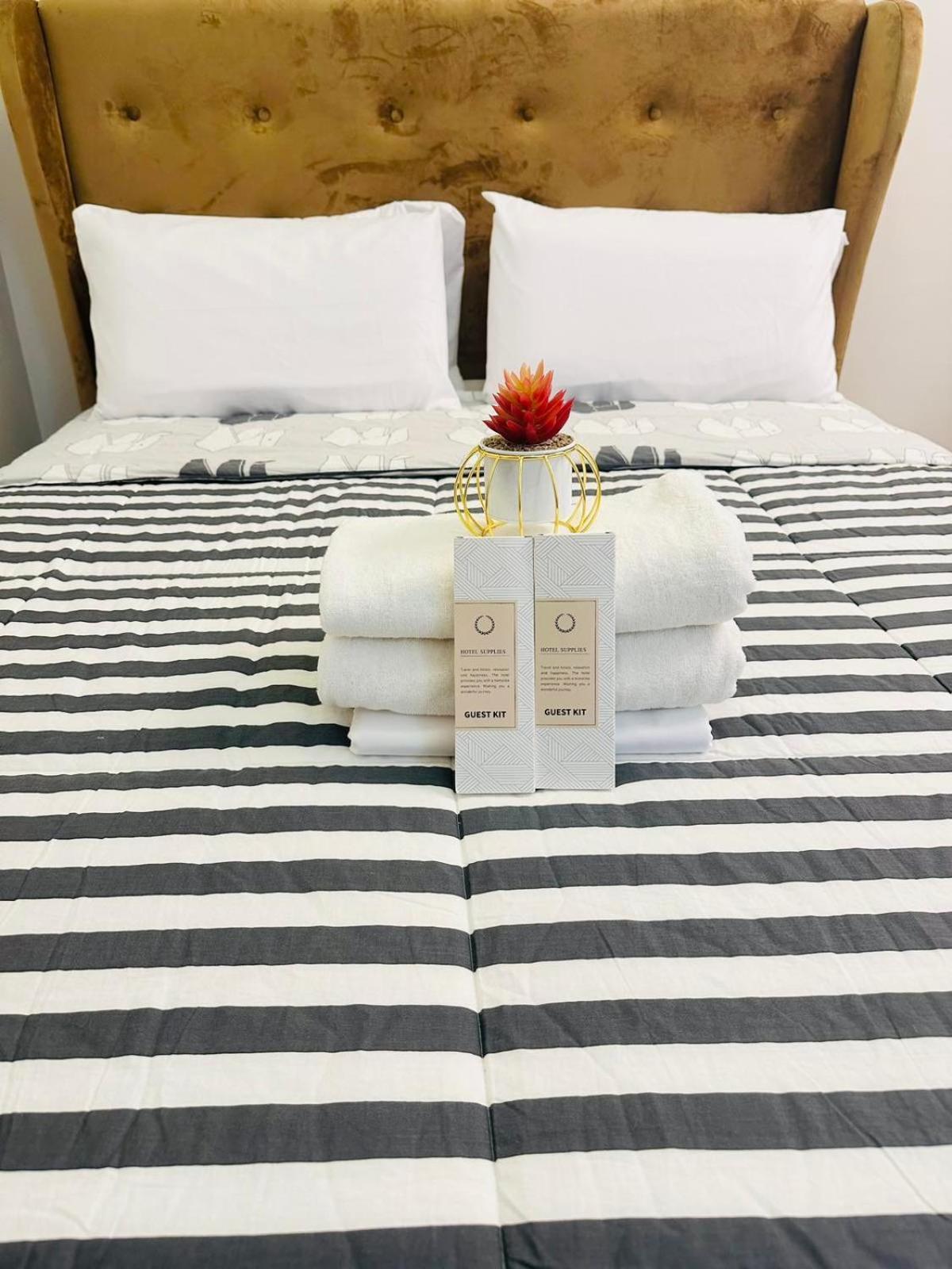 Starlight Suites Trece Martires Buitenkant foto