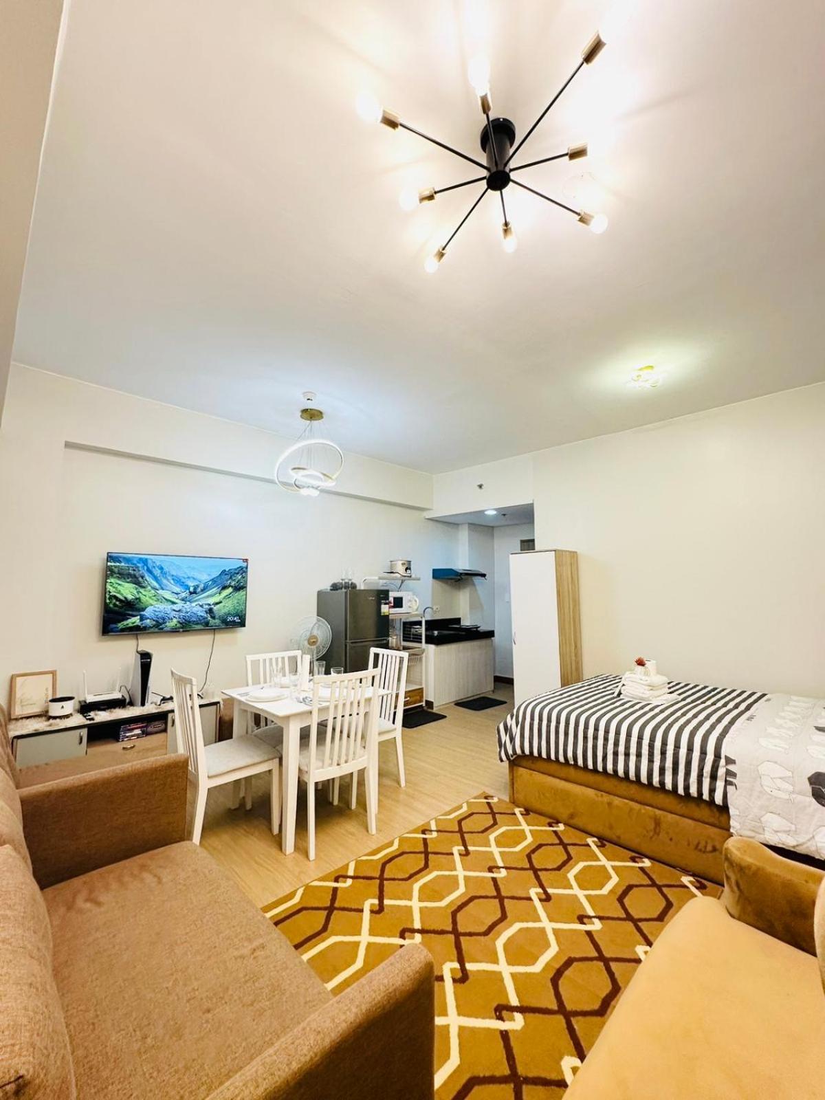 Starlight Suites Trece Martires Buitenkant foto